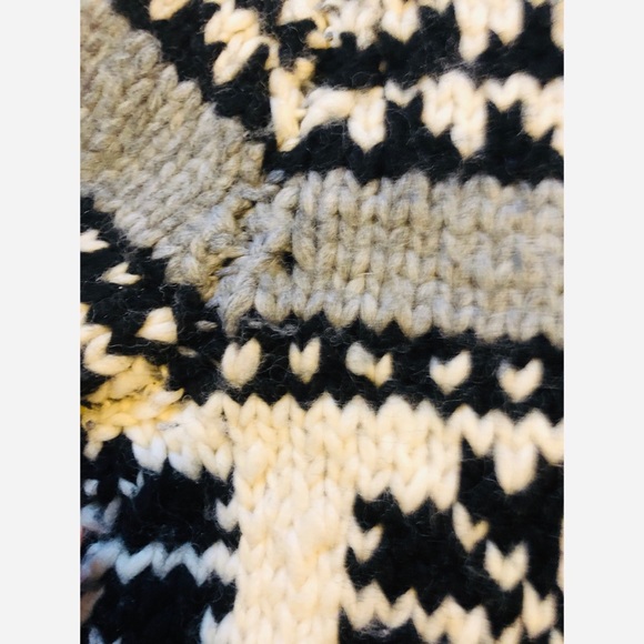 COPY - Vintage authentic Tuak Cowichan Sweater - Picture 5 of 10